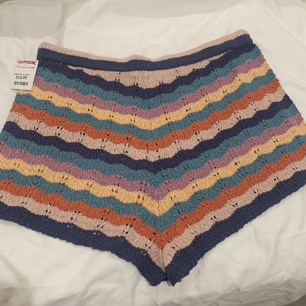 Beach crocheted multicolored shorts.Aerie size XL. Soft and easy to throw on.New - Picture 3 of 4